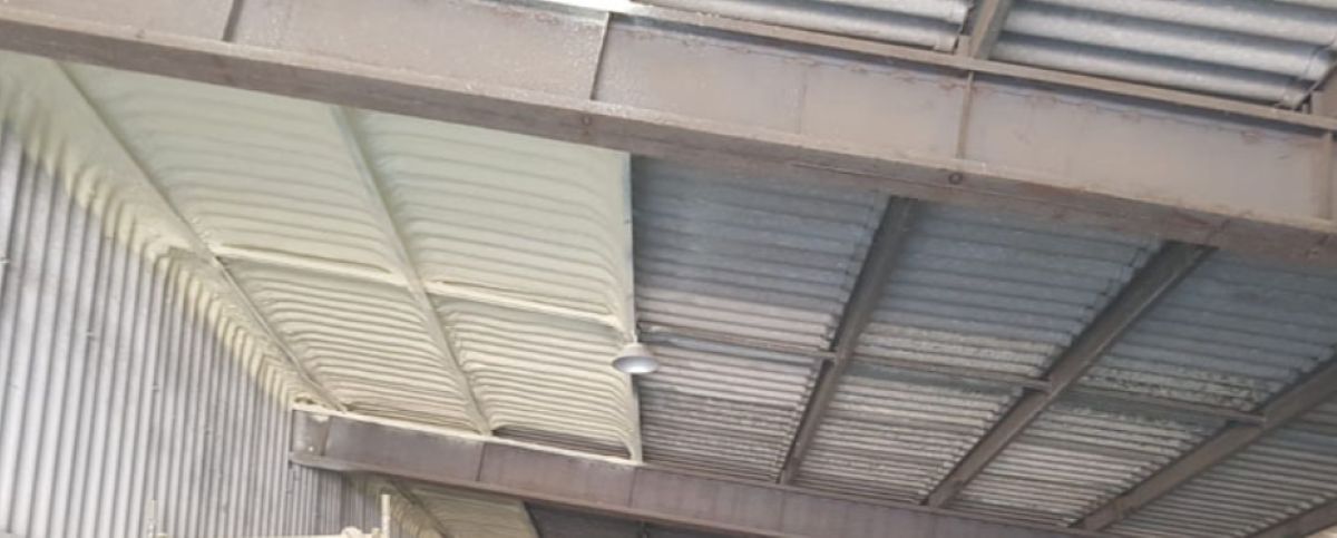 Hullámpala szigetelés fújt purhabbal